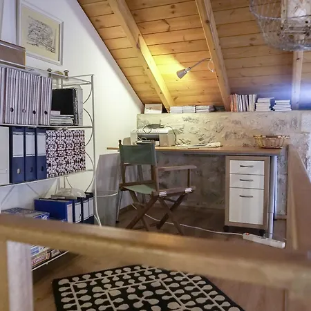 Steinhaus In Leonido Mit Parkplatz Holiday home