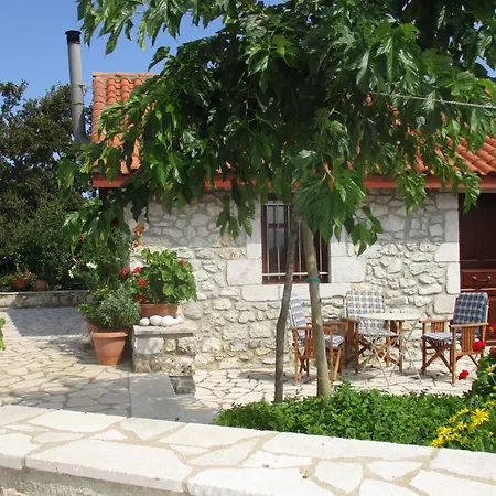 Holiday home Steinhaus In Leonido Mit Parkplatz *