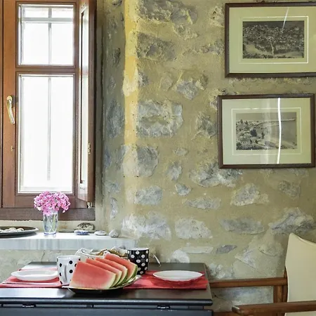 Steinhaus In Leonido Mit Parkplatz Holiday home