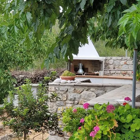 Steinhaus In Leonido Mit Parkplatz Holiday home *